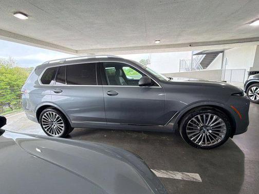 Skyscraper Grey Metallic 2023 BMW X7 xDrive40i
