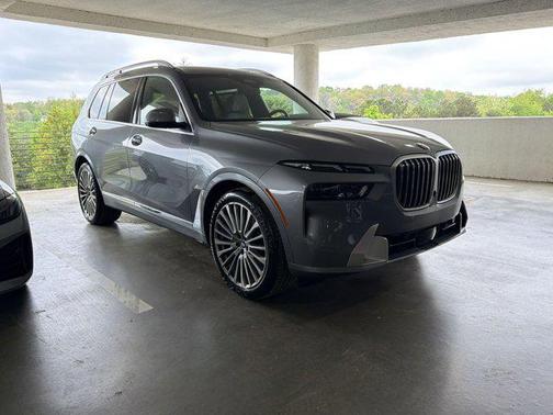 Skyscraper Grey Metallic 2023 BMW X7 xDrive40i