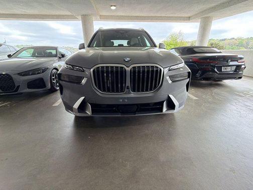 Skyscraper Grey Metallic 2023 BMW X7 xDrive40i
