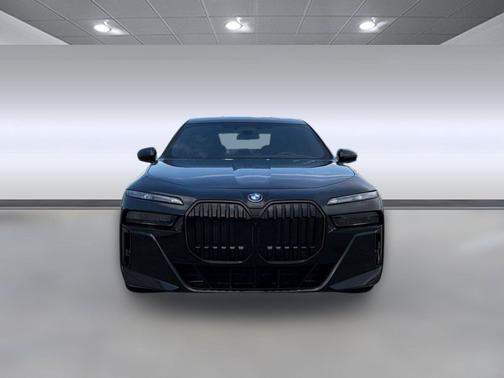 Black Sapphire Metallic 2026 BMW 750e i xDrive