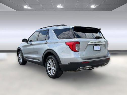 Iconic Silver Metallic 2023 Ford Explorer XLT