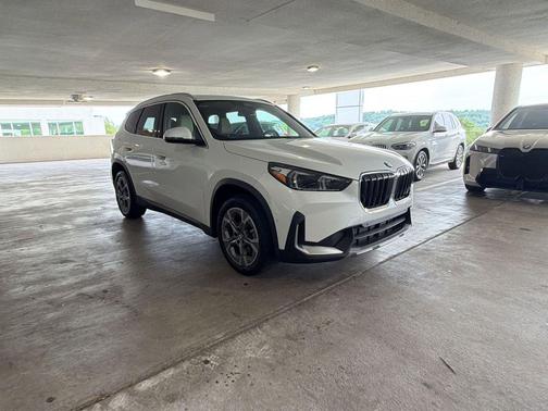 Mineral White Metallic 2023 BMW X1 xDrive28i