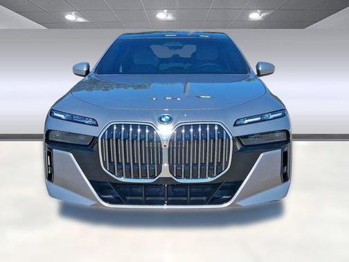 2025 BMW 750e i xDrive
