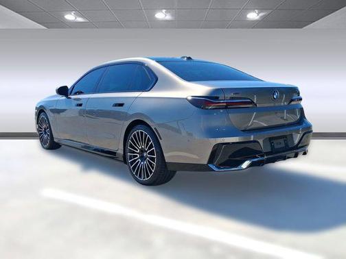 2025 BMW 750e i xDrive