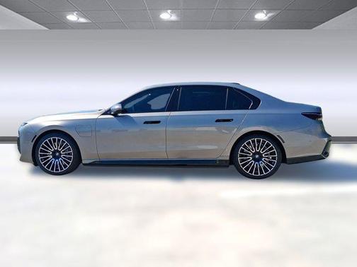 2025 BMW 750e i xDrive