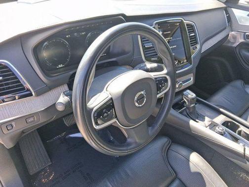 2022 Volvo XC90 T6 Inscription