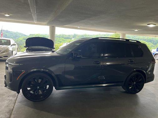 2024 BMW X7 M60i
