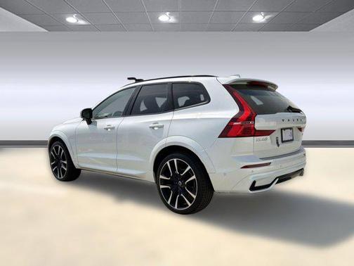 Crystal White Metallic 2025 Volvo XC60 B5 Ultra