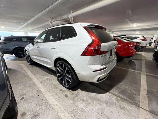 2025 Volvo XC60 B5 Ultra