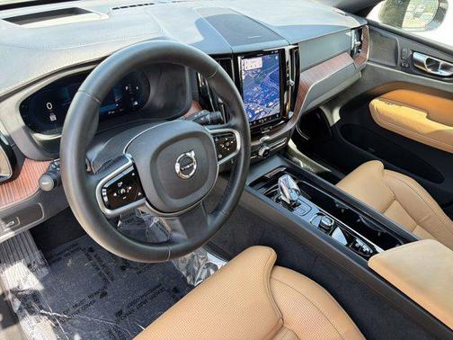 Crystal White Metallic 2025 Volvo XC60 B5 Ultra