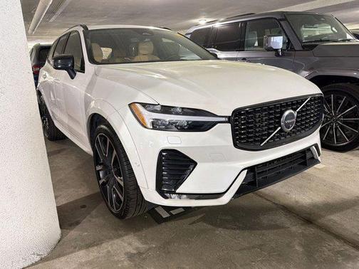 2025 Volvo XC60 B5 Ultra