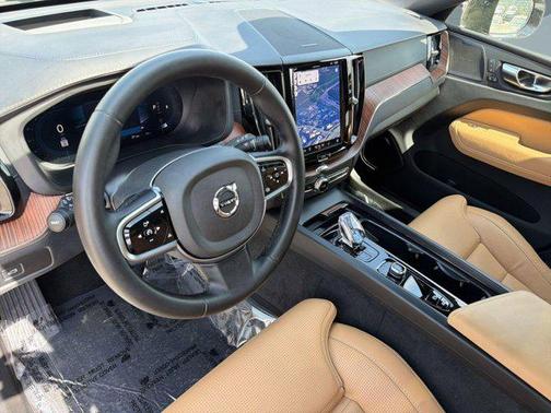 Crystal White Metallic 2025 Volvo XC60 B5 Ultra