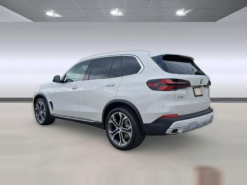 Mineral White Metallic 2026 BMW X5 sDrive40i