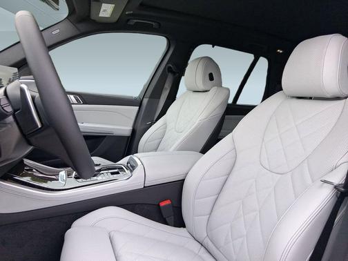 Mineral White Metallic 2026 BMW X5 sDrive40i