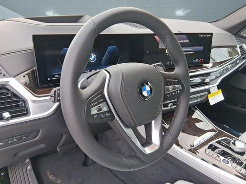 Mineral White Metallic 2026 BMW X5 sDrive40i