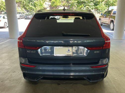 2024 Volvo XC60 B5 Ultimate Dark Theme
