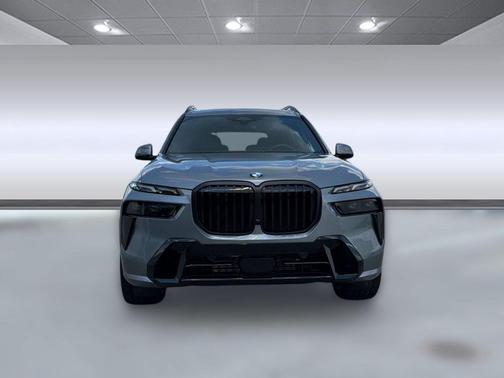 Skyscraper Grey Metallic 2027 BMW X7 xDrive40i