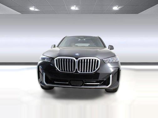 Black Sapphire Metallic 2026 BMW X5 PHEV xDrive50e