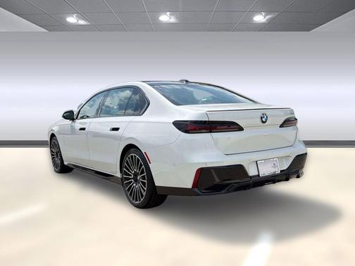Mineral White Metallic 2026 BMW 740 740i