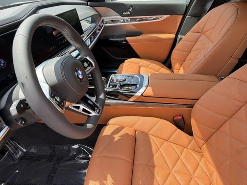 Mineral White Metallic 2026 BMW 740 740i