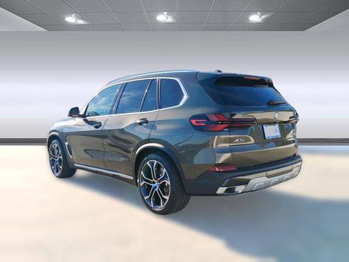 Manhattan Green Metallic 2026 BMW X5 PHEV xDrive50e