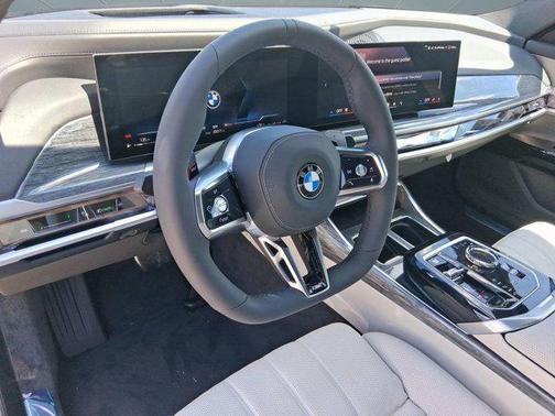 2025 BMW 740 i