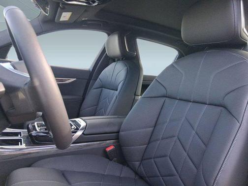 2025 BMW i7 eDrive50