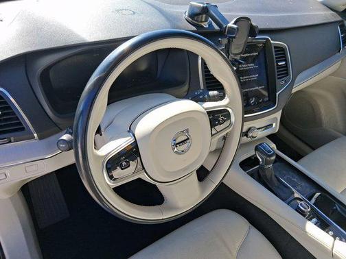 2021 Volvo XC90 T5 Momentum
