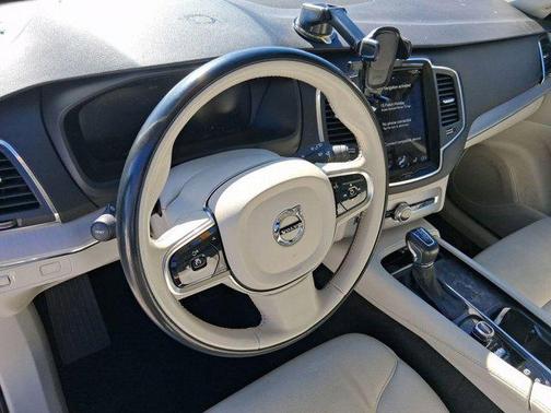 2021 Volvo XC90 T5 Momentum