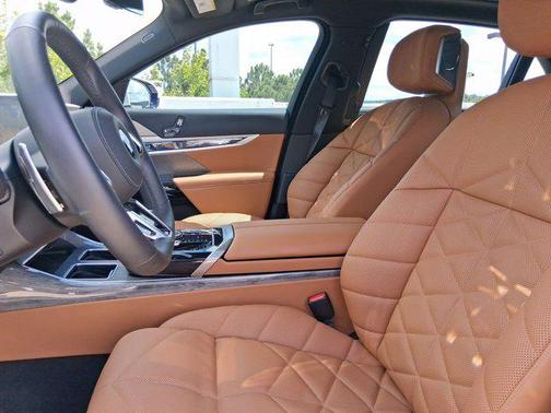 2024 BMW 740 i
