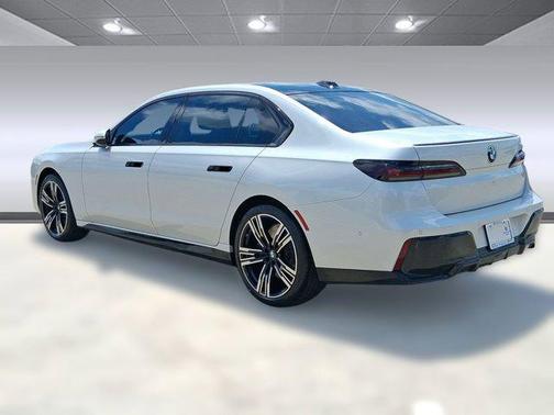 2024 BMW 740 i