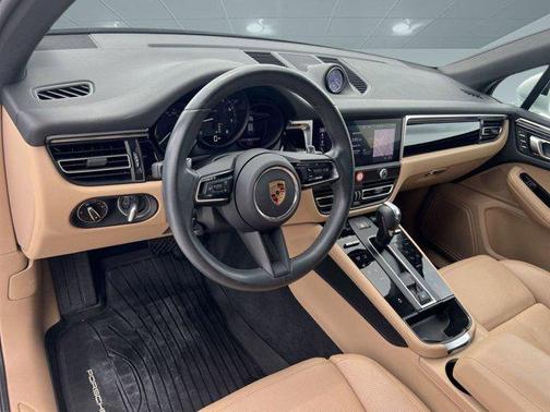 2023 Porsche Macan AWD