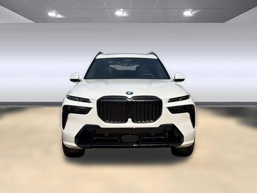 Mineral White Metallic 2027 BMW X7 xDrive40i