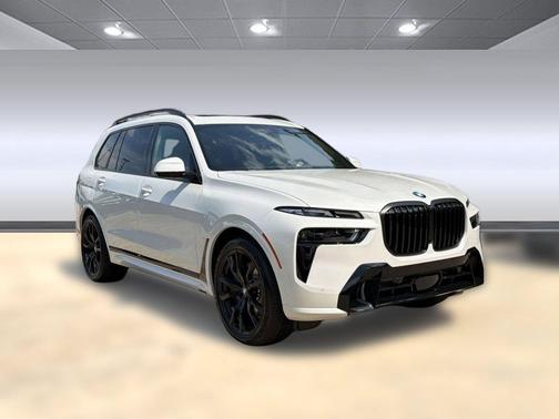Mineral White Metallic 2027 BMW X7 xDrive40i