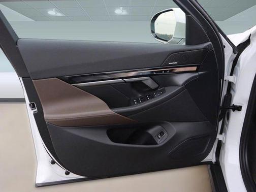 2025 BMW i5 xDrive40