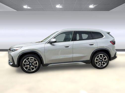 Space Silver Metallic 2026 BMW X1 xDrive28i