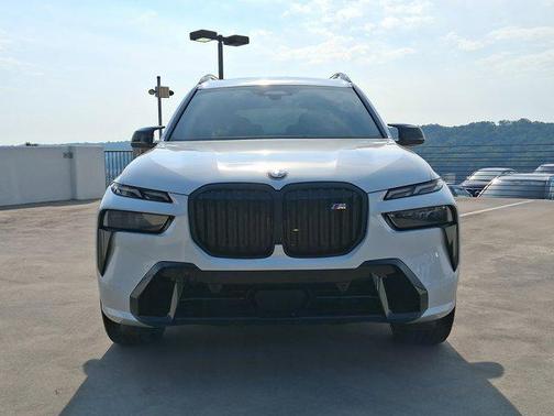 2023 BMW X7 M60i