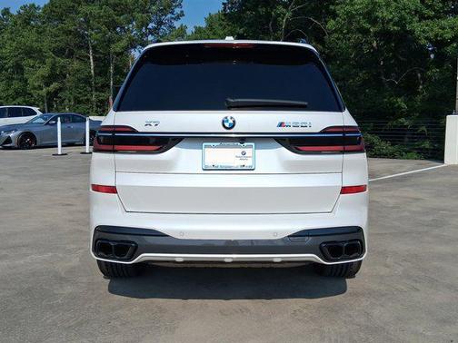 2023 BMW X7 M60i
