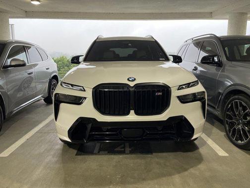 2023 BMW X7 M60i