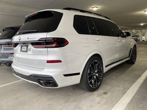 2023 BMW X7 M60i