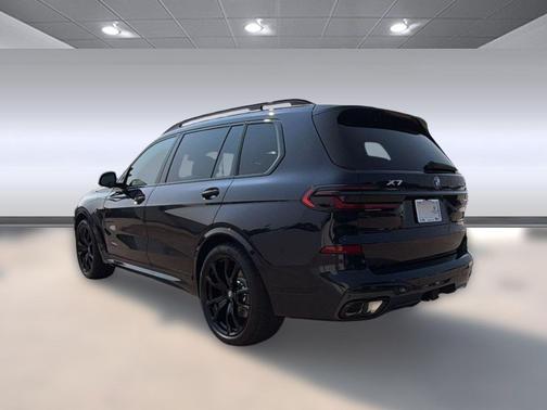 Carbon Black Metallic 2027 BMW X7 xDrive40i
