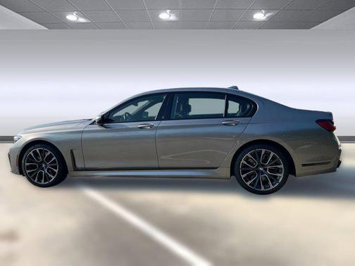 2022 BMW 740 i