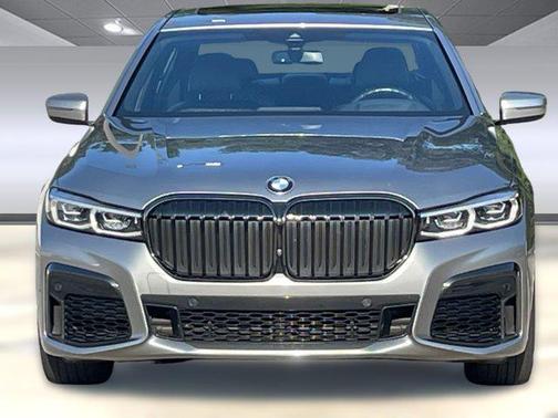 2022 BMW 740 i