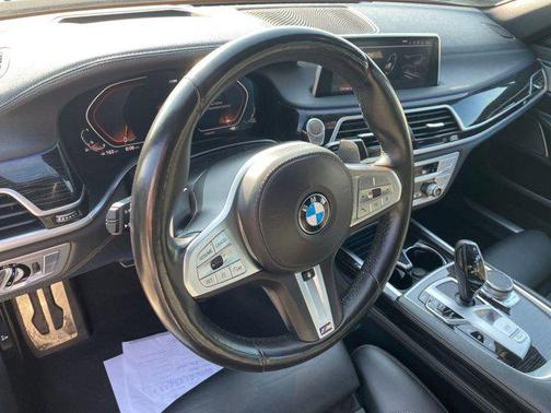 2022 BMW 740 i
