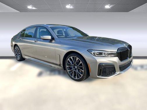 2022 BMW 740 i