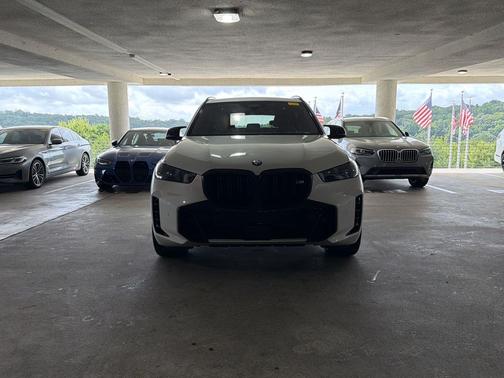 Mineral White Metallic 2024 BMW X5 M60i