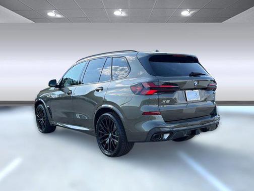 Manhattan Green Metallic 2026 BMW X5 xDrive40i