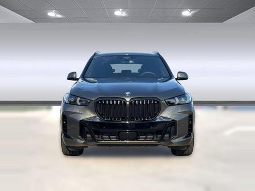 Manhattan Green Metallic 2026 BMW X5 xDrive40i