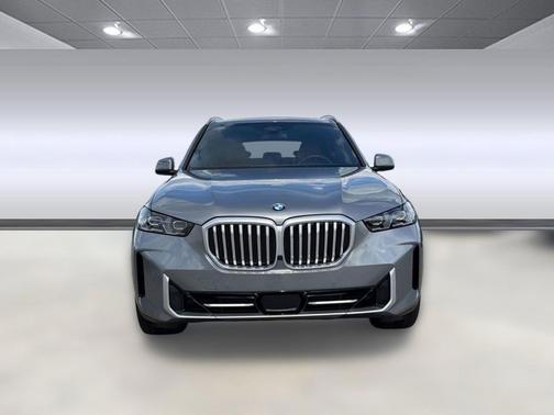 Skyscraper Grey Metallic 2026 BMW X5 xDrive40i