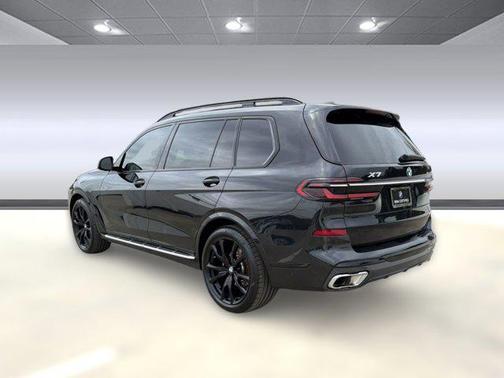 Black Sapphire Metallic 2023 BMW X7 xDrive40i